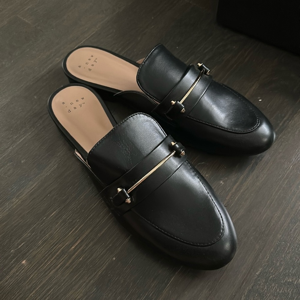 TARGET a new day slip on loafers size 8.5 black with gold detail